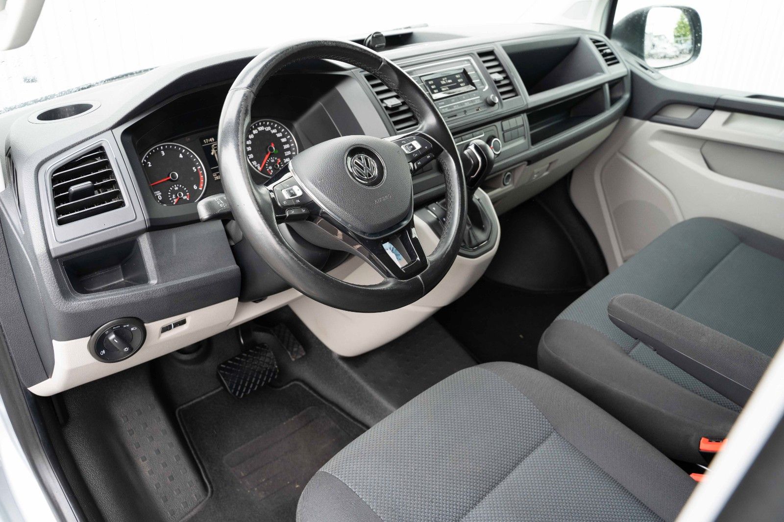 Fahrzeugabbildung Volkswagen T6 TRANSP KA 2.0TDI LANG DSG LED ACC PDC SHZ AHK