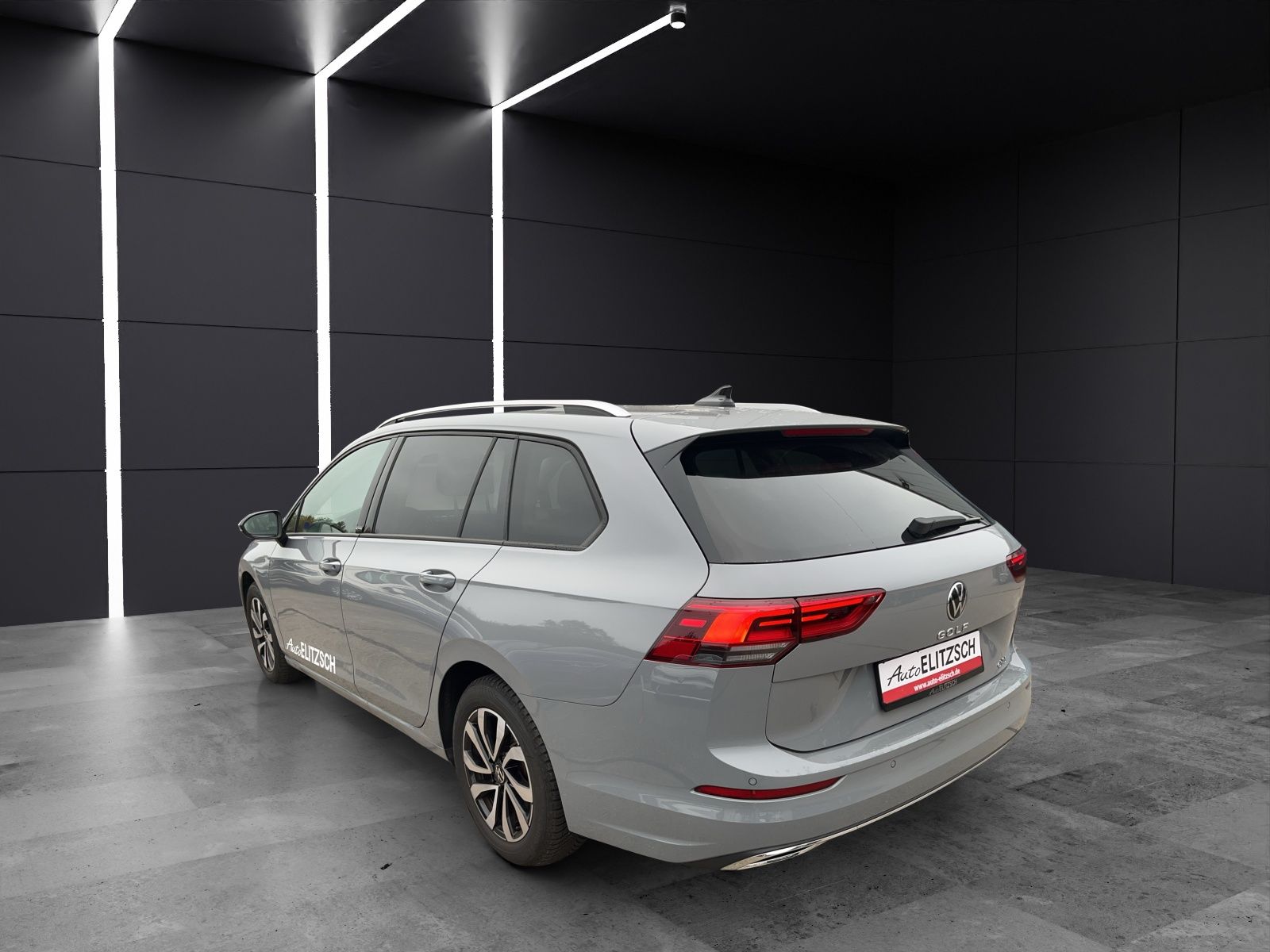 Fahrzeugabbildung Volkswagen Golf VIII Variant eTSI Active DSG LED ACC SHZ Na