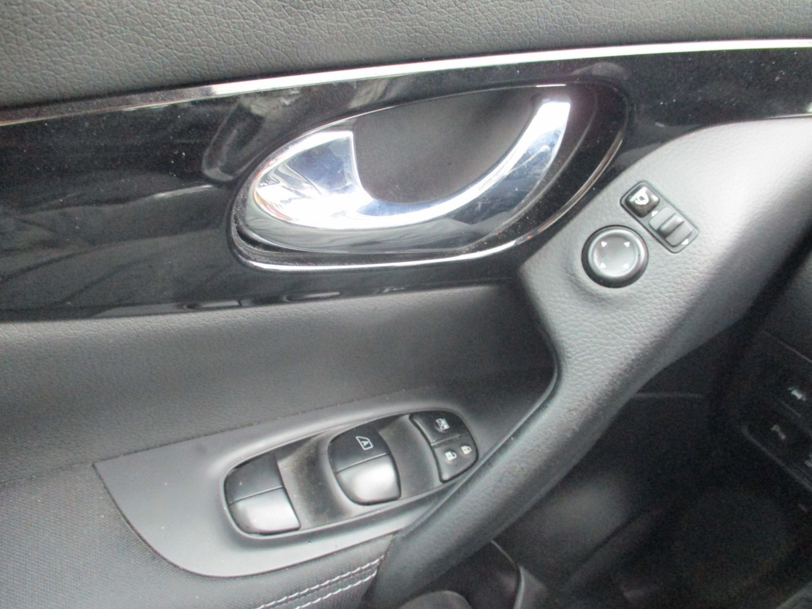 Fahrzeugabbildung Nissan Qashqai 1,2 DIG-T X-tronic Acenta Navi