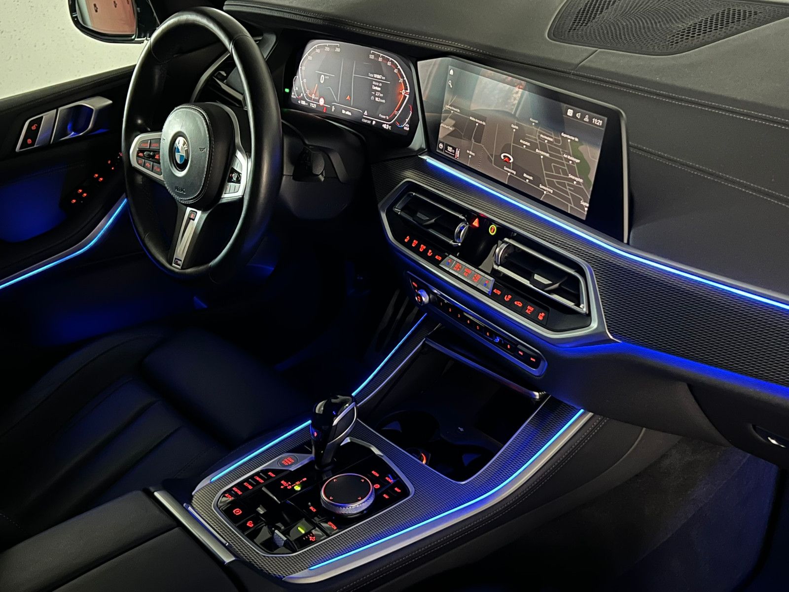 Fahrzeugabbildung BMW X5 xDrive 30 d M SPORT/DAB/AHK/ACC/360*/7-SITZER