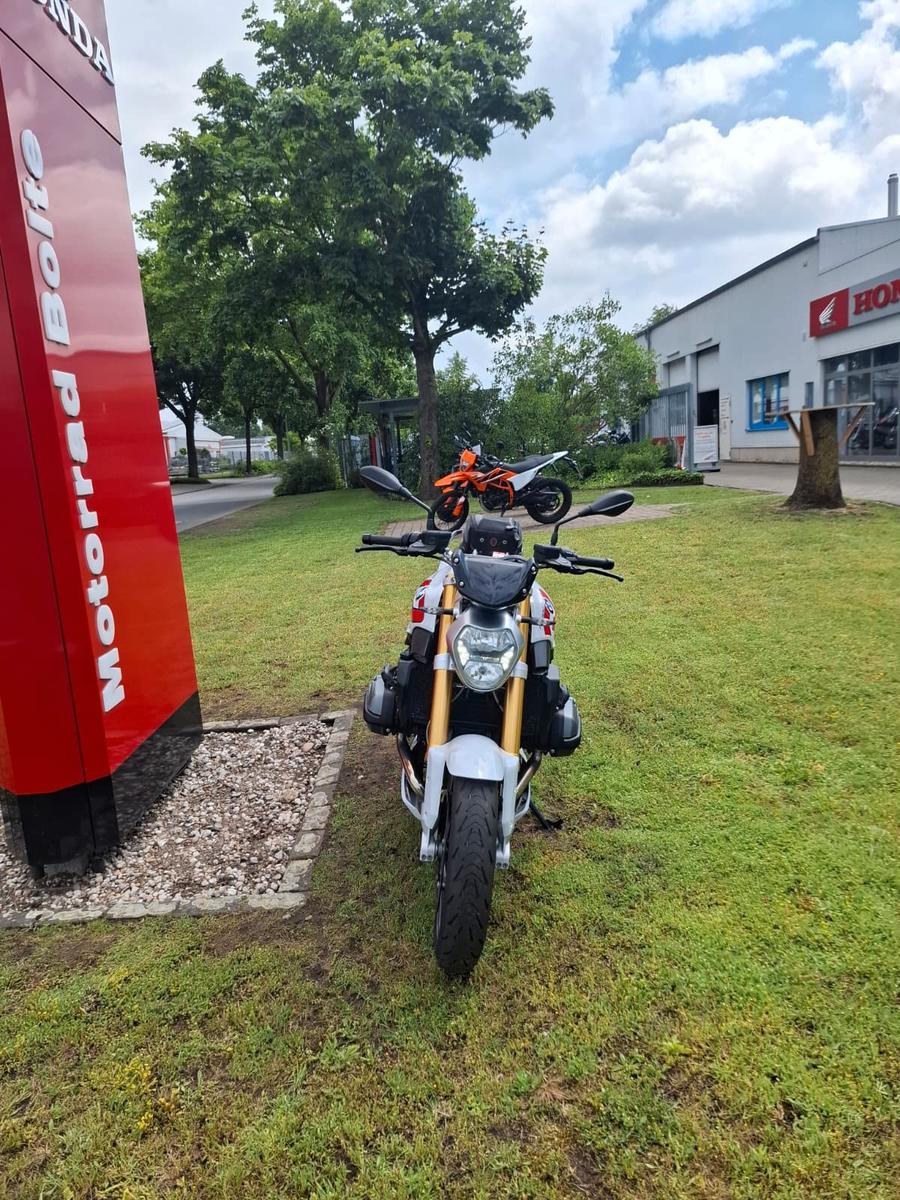 BMW R1200R