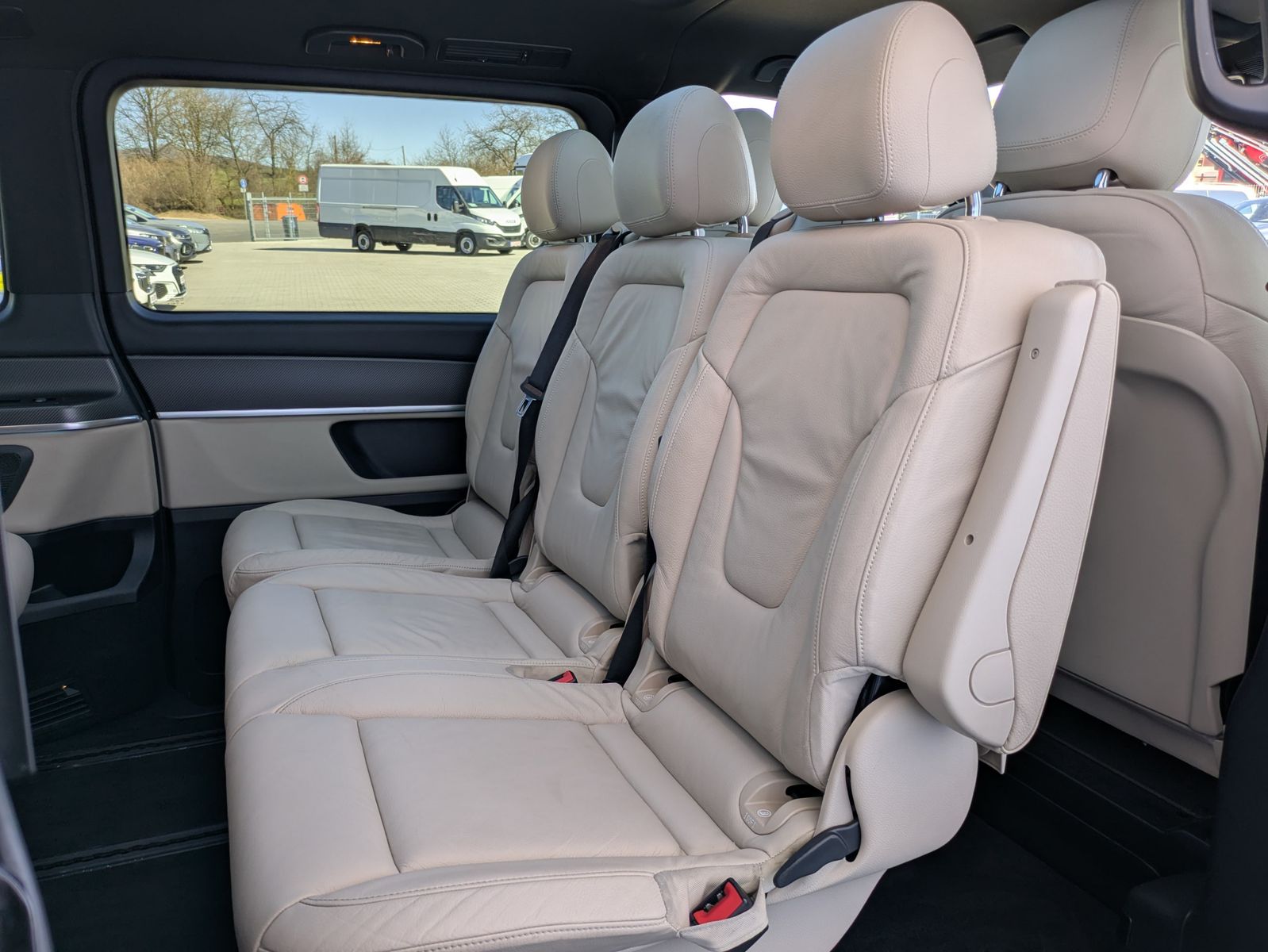 Fahrzeugabbildung Mercedes-Benz V 300 d 4MATIC AMG lang PANO*LED*LEDER*DISTR.
