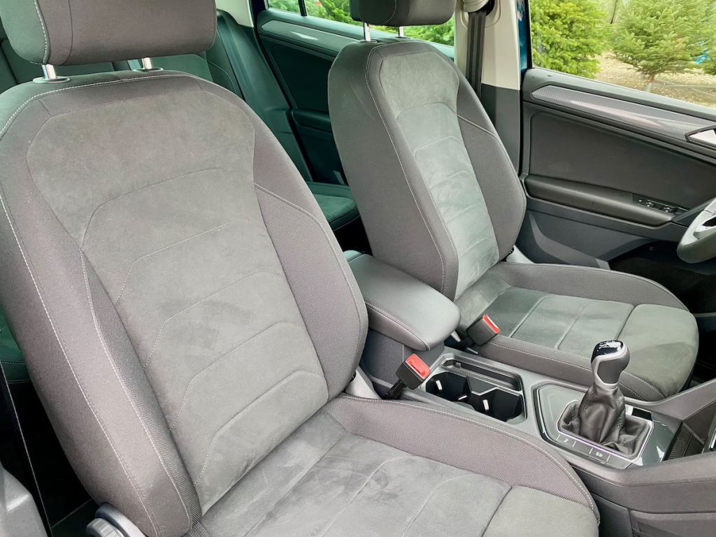 Fahrzeugabbildung Volkswagen Tiguan 1.5 TSI Life AAC NAVI SHZ PDC MASSAGE