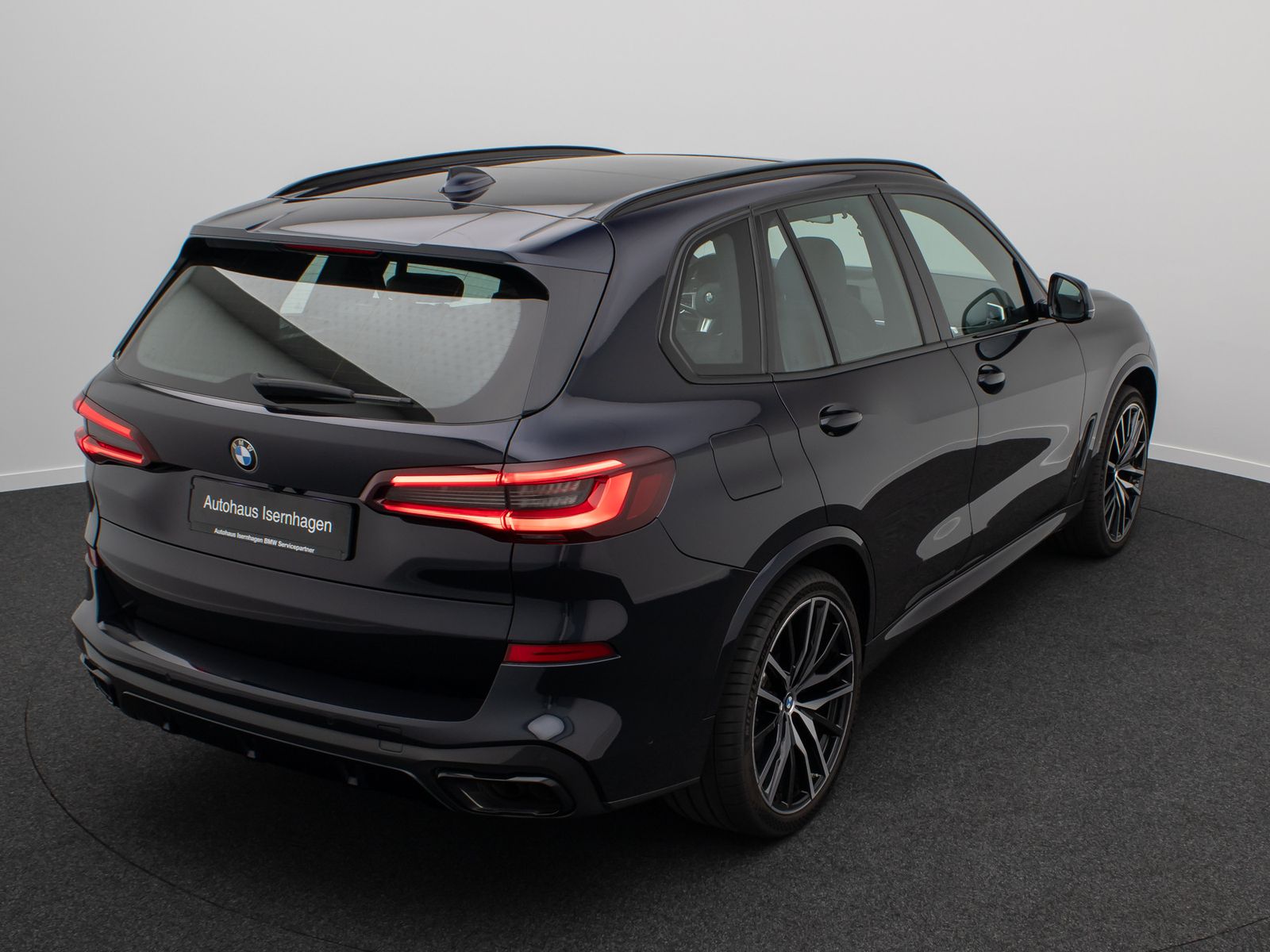Fahrzeugabbildung BMW X5 M50i Panorama Laser Kamera HUD H/K AHK 22Zoll
