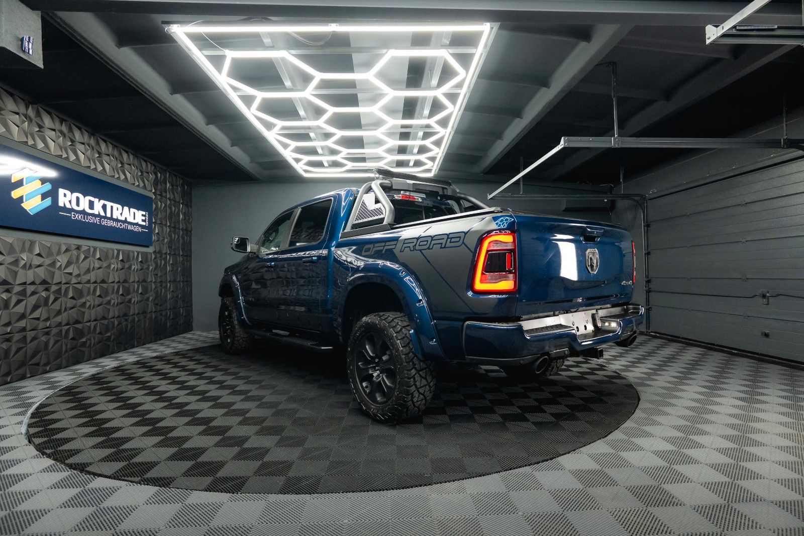 Fahrzeugabbildung Dodge RAM 5.7 V8 HEMI 4x4 OFFROAD NightPaket AXLE LOCK
