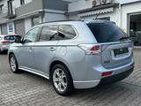 Mitsubishi Outlander Instyle 4WD*KeyGO*R-CAM*7Sitze*Leder - gebrauchte Mitsubishi Outlander aus dem Jahr 2013