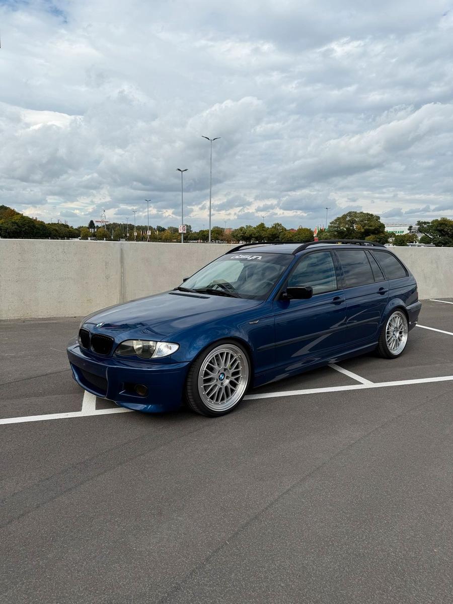 BMW 318 2005 — салон