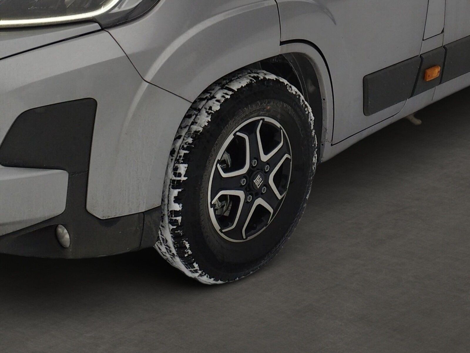 Fahrzeugabbildung Eura Mobil Van V 635 EB Automatik, 180 PS, Fahrassistenz