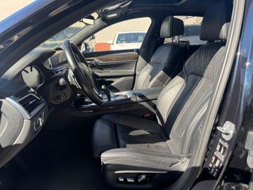BMW 750 - 11
