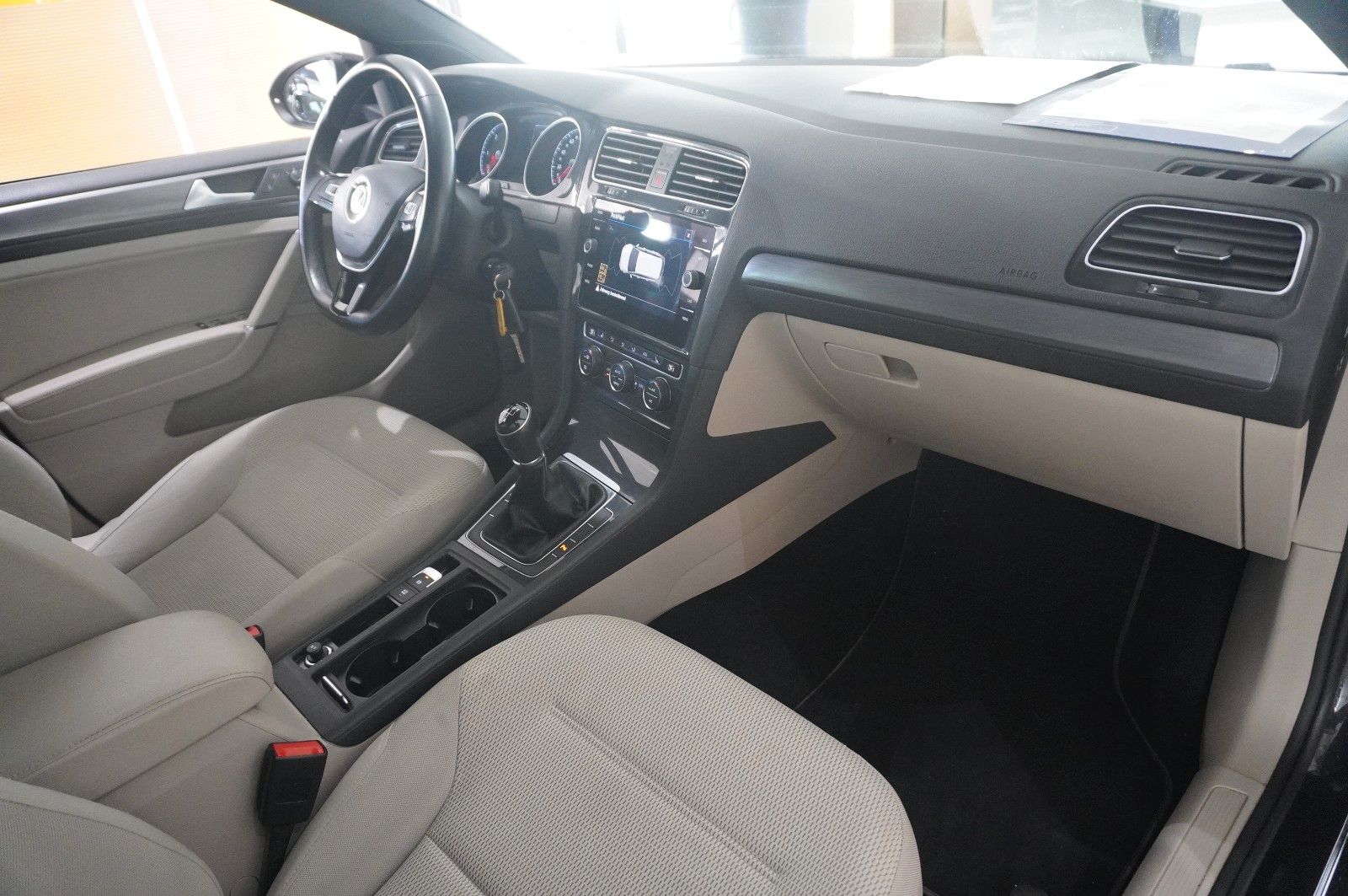 Fahrzeugabbildung Volkswagen Golf VII Vari. 1.6 TDI COMFORTL. NAVI/LED/KAMERA