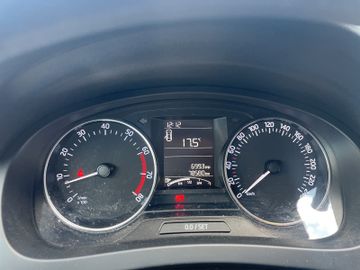 Skoda Rapid - 11