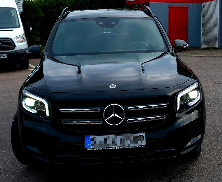 Image of Mercedes-Benz GLB 220