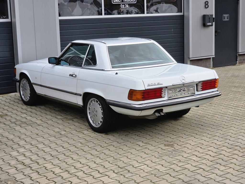 Mercedes-Benz SL 300