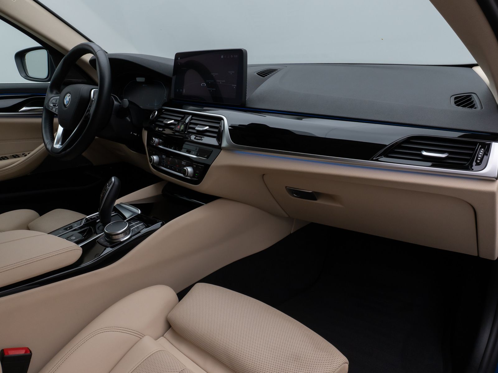 Fahrzeugabbildung BMW 530e Laser 360° HUD DAB H/K Komfort Alarm Sport
