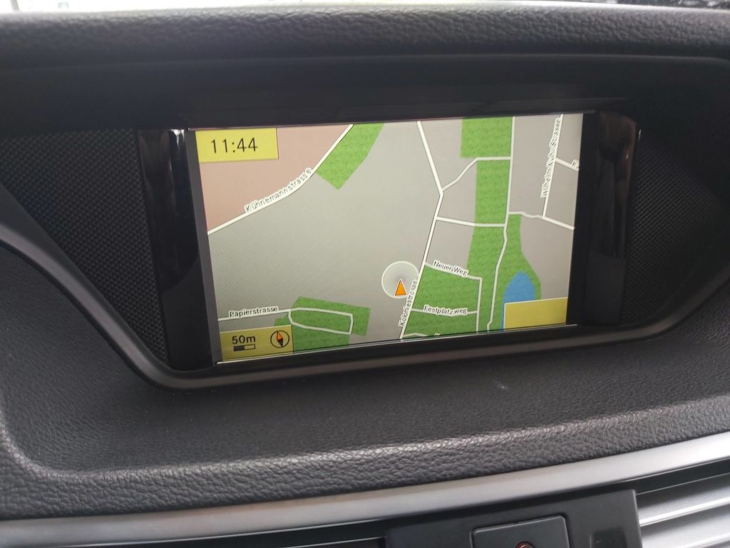 Mercedes-Benz E 300 CDI AVANTGARD LEDER TOTW KAMERA COMAND AHK