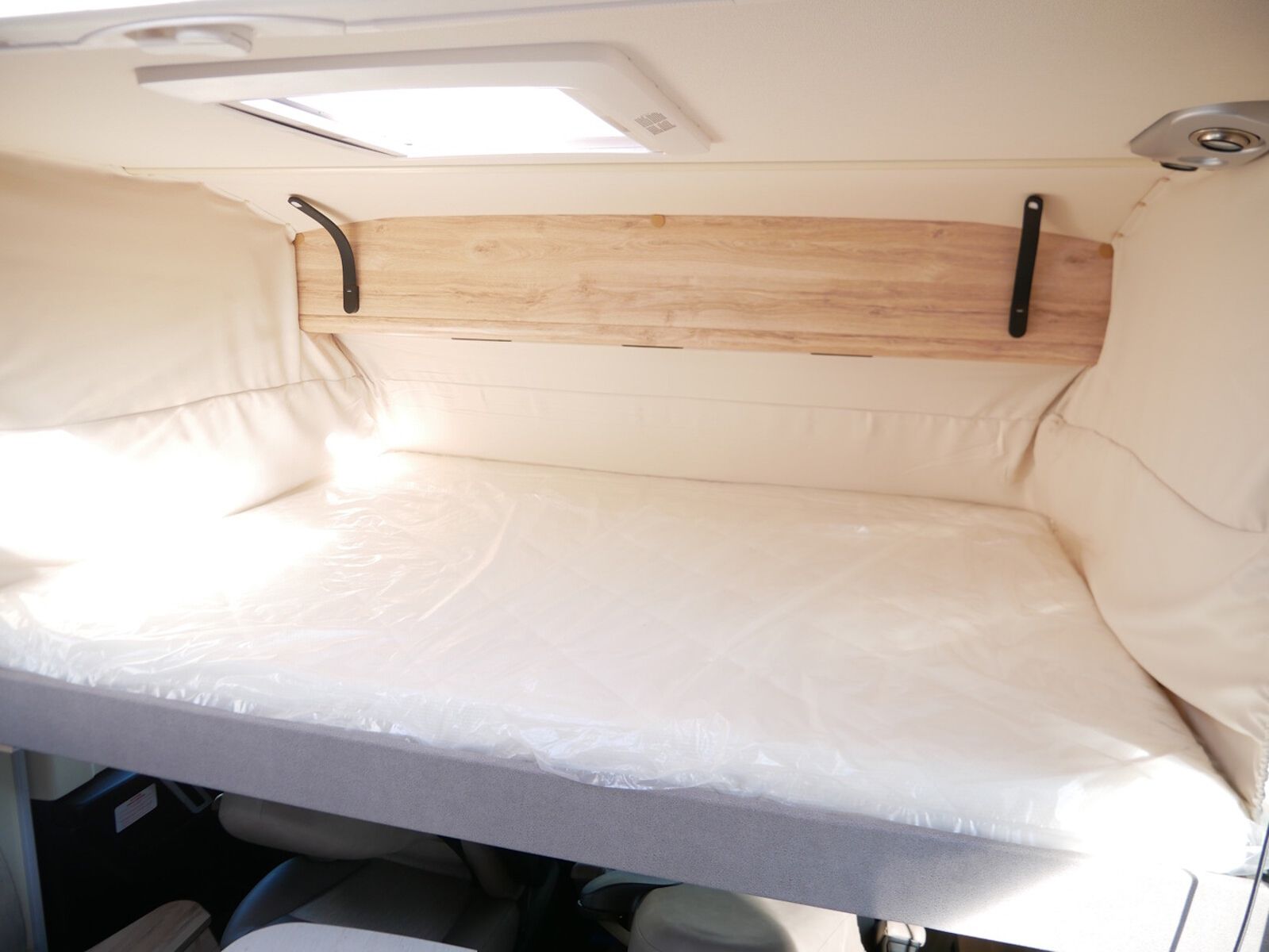 Fahrzeugabbildung Eura Mobil Integra Line IL 720 EF SAT, SOLAR, LUFTFEDERUNG