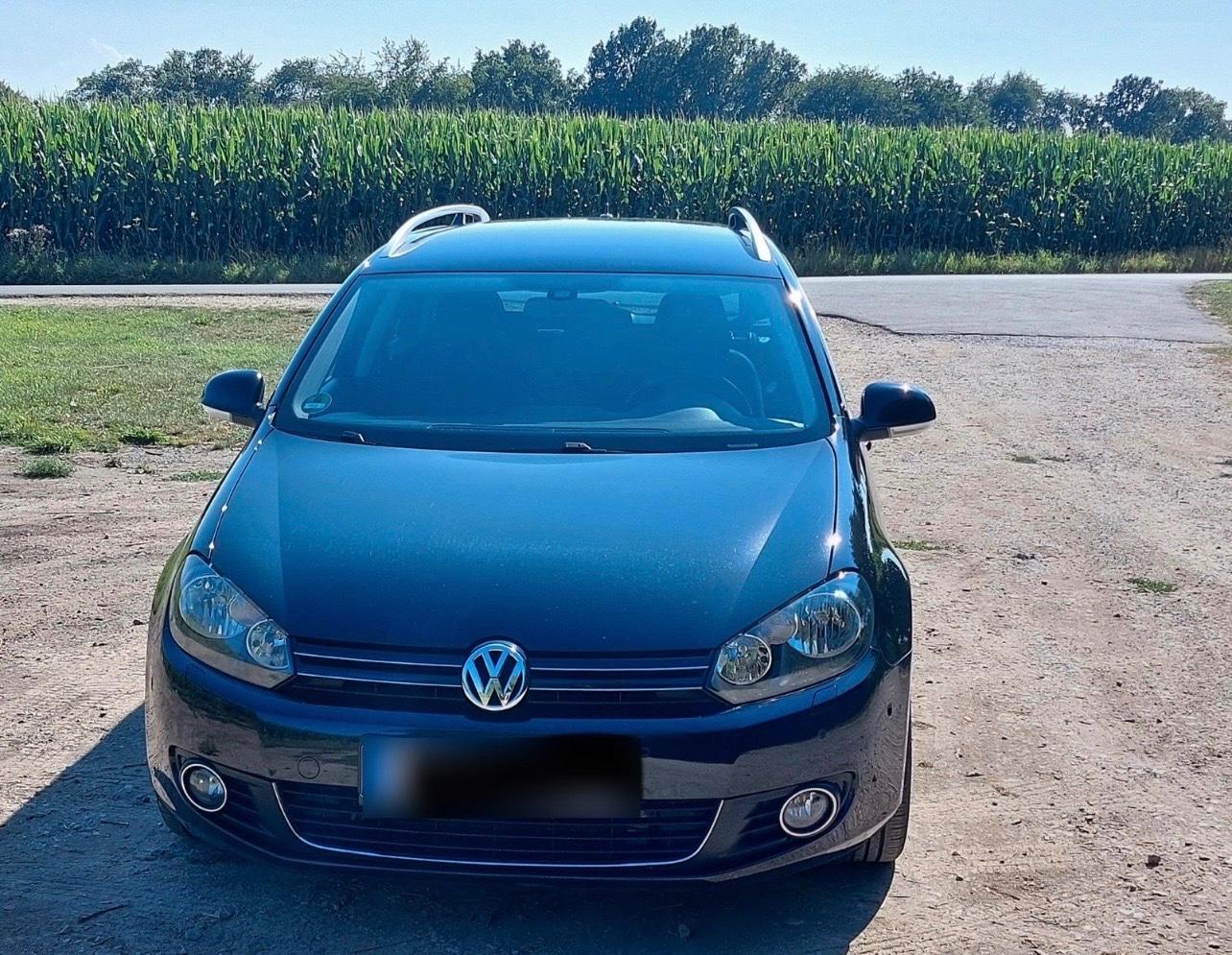 Volkswagen Golf 2011 — interior