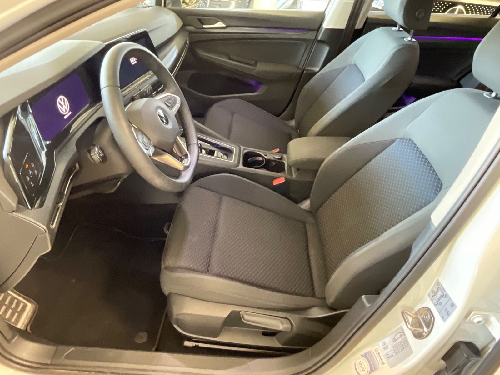 Fahrzeugabbildung Volkswagen Golf VIII Lim. United eTSI