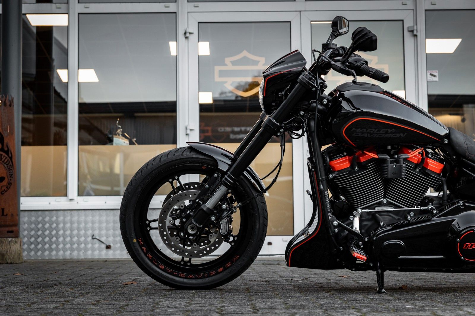 Fahrzeugabbildung Harley-Davidson FXDR 114 CUI - Jekill  - Thunderbike Umbau
