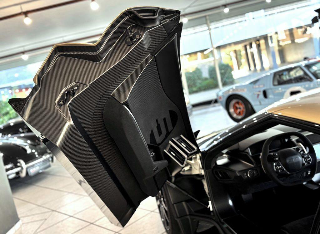 Ford GT  Holman Moody Heritage Edition  1 of 21