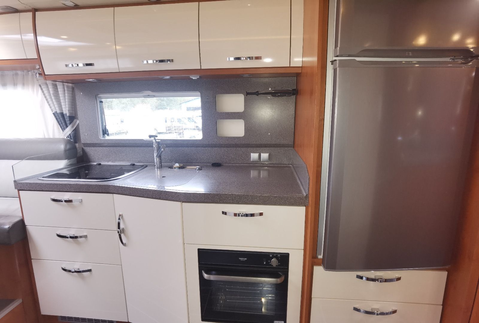 Fahrzeugabbildung Phoenix 8300 BMRSLX