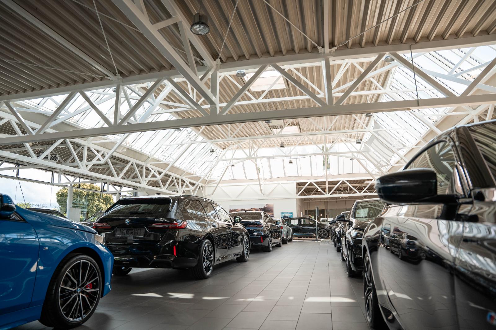 showroom-image-top