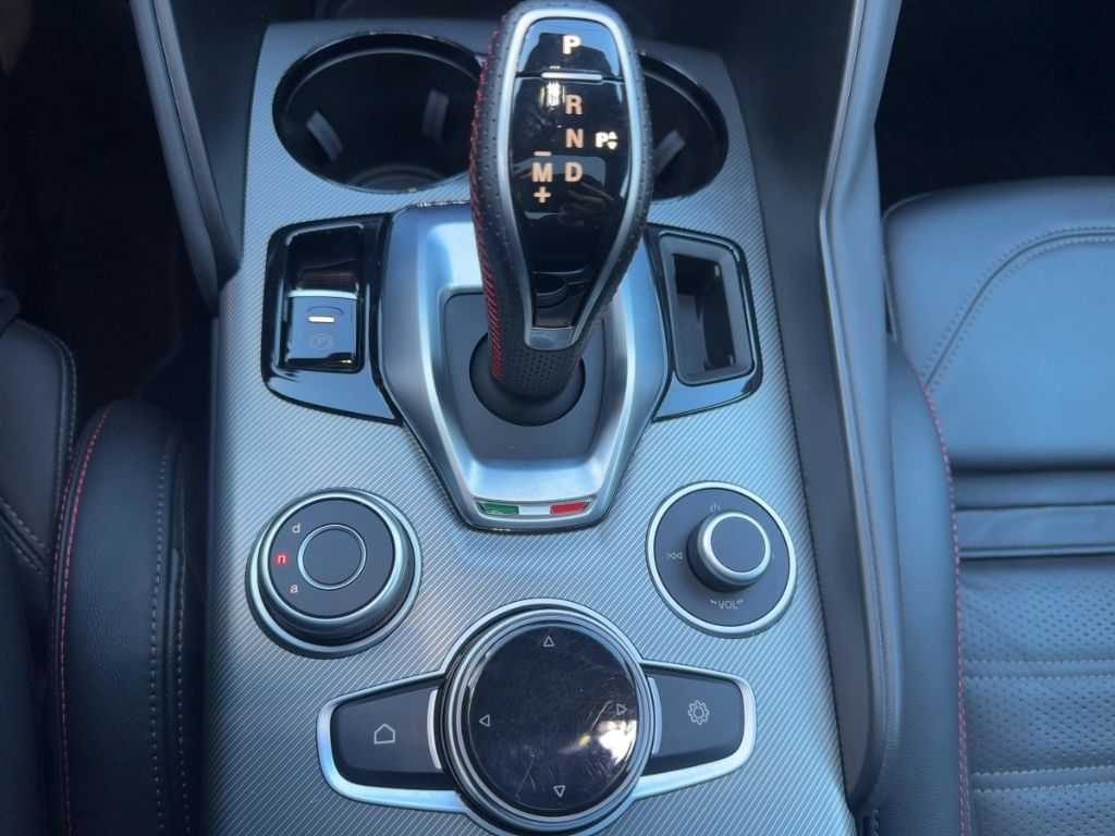 Fahrzeugabbildung Alfa Romeo Giulia Competizi.Matt Silber (ab Werk) Limitiert