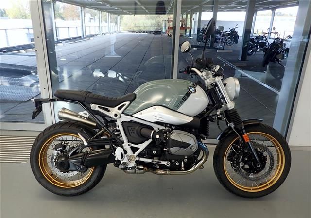 BMW R nineT Scrambler Premium Selection !