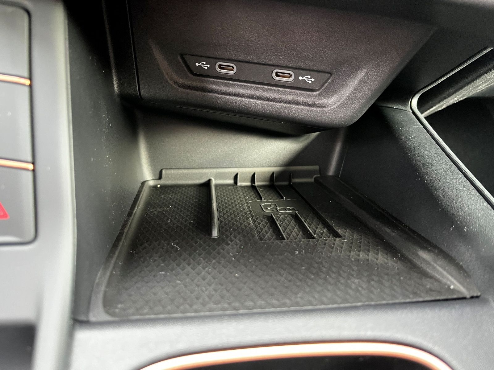 Fahrzeugabbildung CUPRA Terramar 2.0 TSI 4Drive VZ AHK PANO 20" SENN HUP
