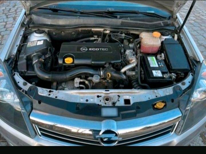 Opel Astra 2011 — photo 13