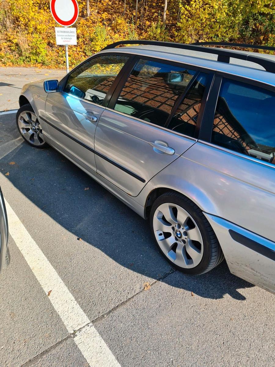 BMW 318 2005 — interior