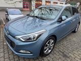 Hyundai i20 1.4 Style Automatik Panorama+Navi+Kamera - Hyundai i20: 1.4