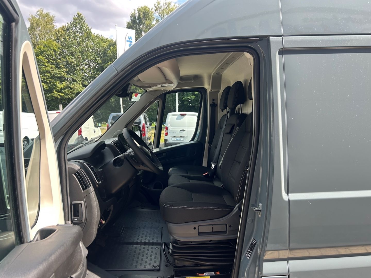 Fahrzeugabbildung Fiat Ducato H2 Kastenwagen 35 L3H2 180 Multijet 10 Zo