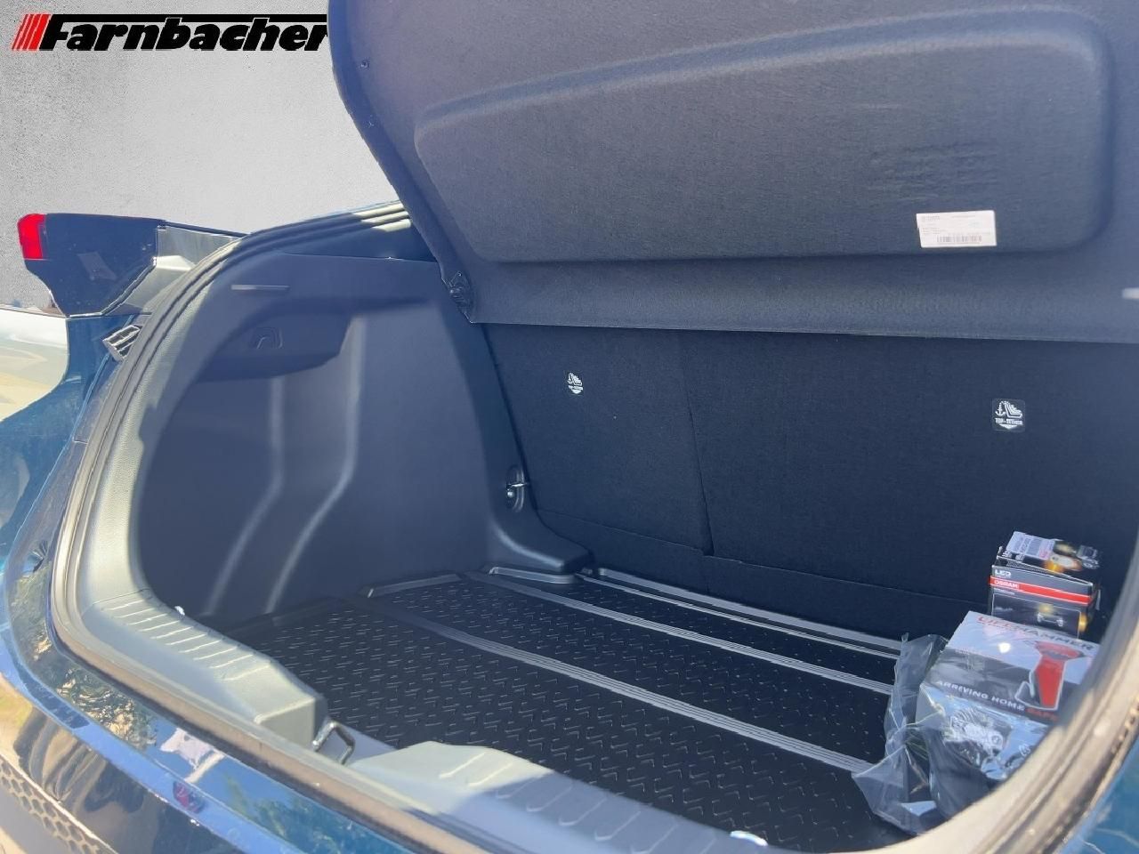 Fahrzeugabbildung Toyota C-HR 2,0 Hybrid Teamplayer