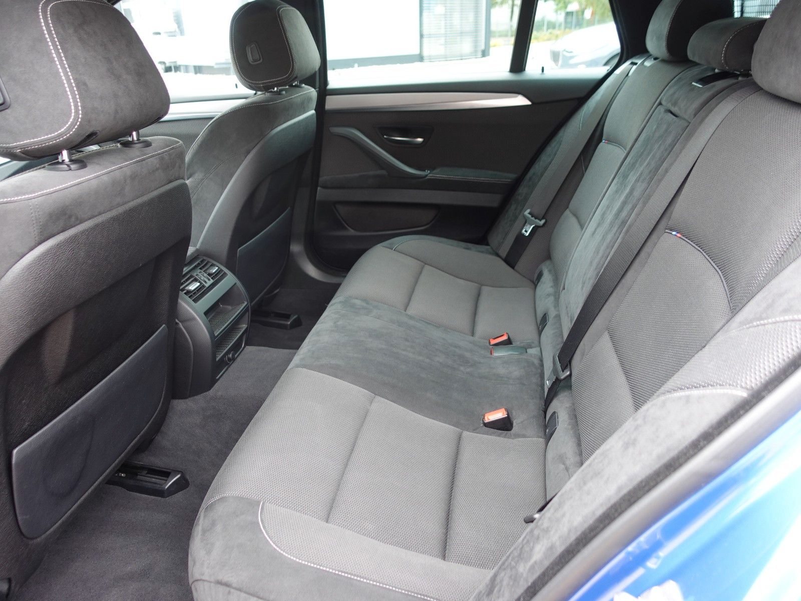Fahrzeugabbildung BMW 530d xDrive Touring A M Sportpaket Navi/LED/19"/