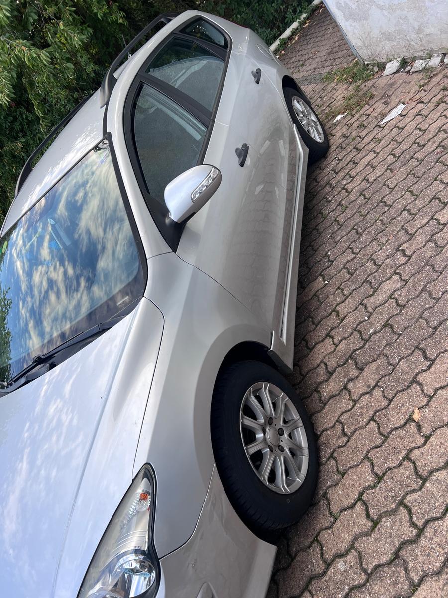 Hyundai i30 2011 — engine 1.582 cm³, 90 HP (66kW)