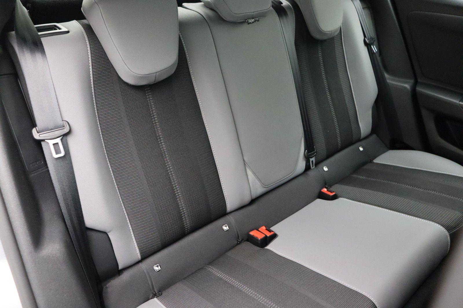 Fahrzeugabbildung Opel Mokka-e Elegance