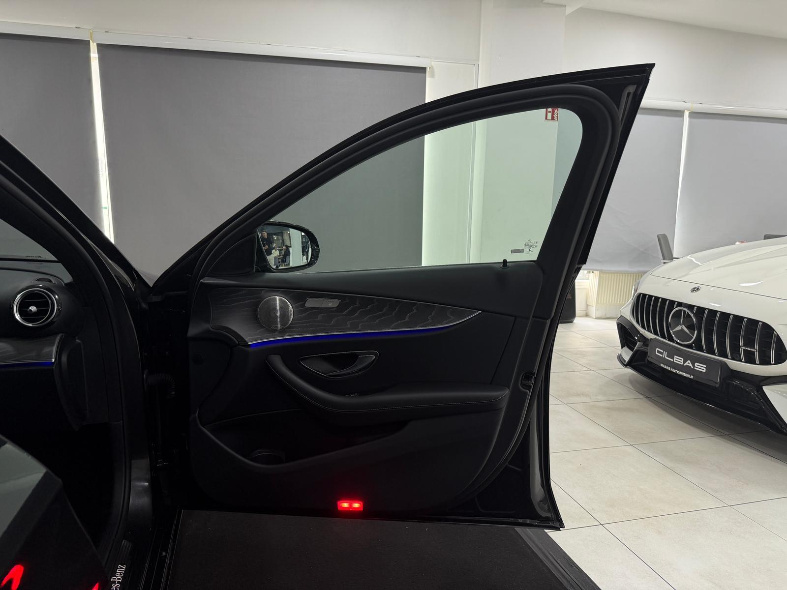 Mercedes-Benz E 300 de T 9G AMG-LINE*PANO*360*DISTR*AMBI*AHK*