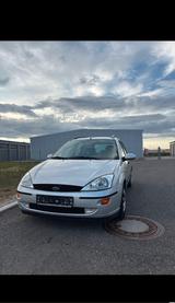Ford Focus 1.6 Ghia Autom. Ghia - Ford Focus aus 2000: Kombi