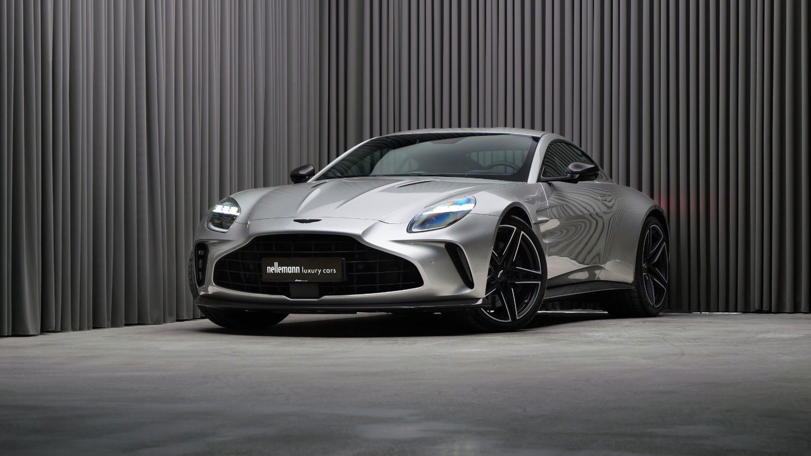 ASTON MARTIN V8 Vantage