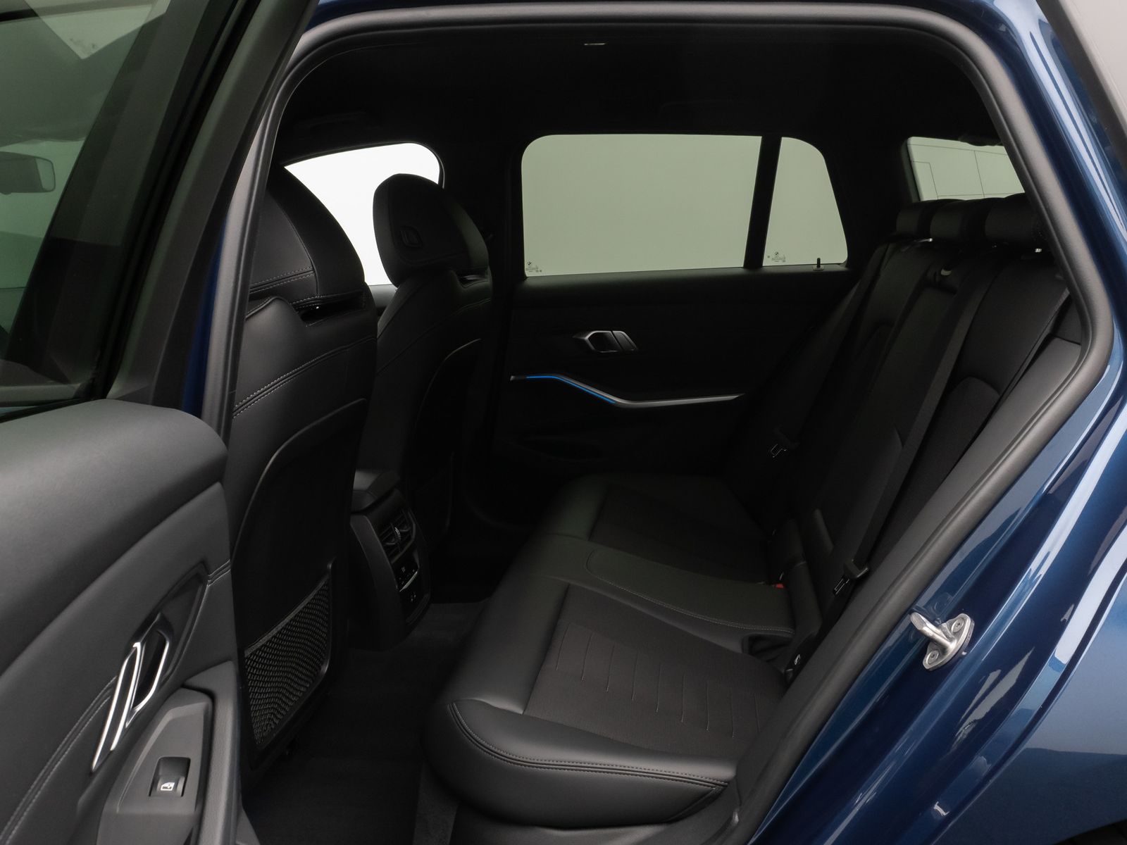 Fahrzeugabbildung BMW 330e Sport Line Kamera Laser HUD DAB Komfort