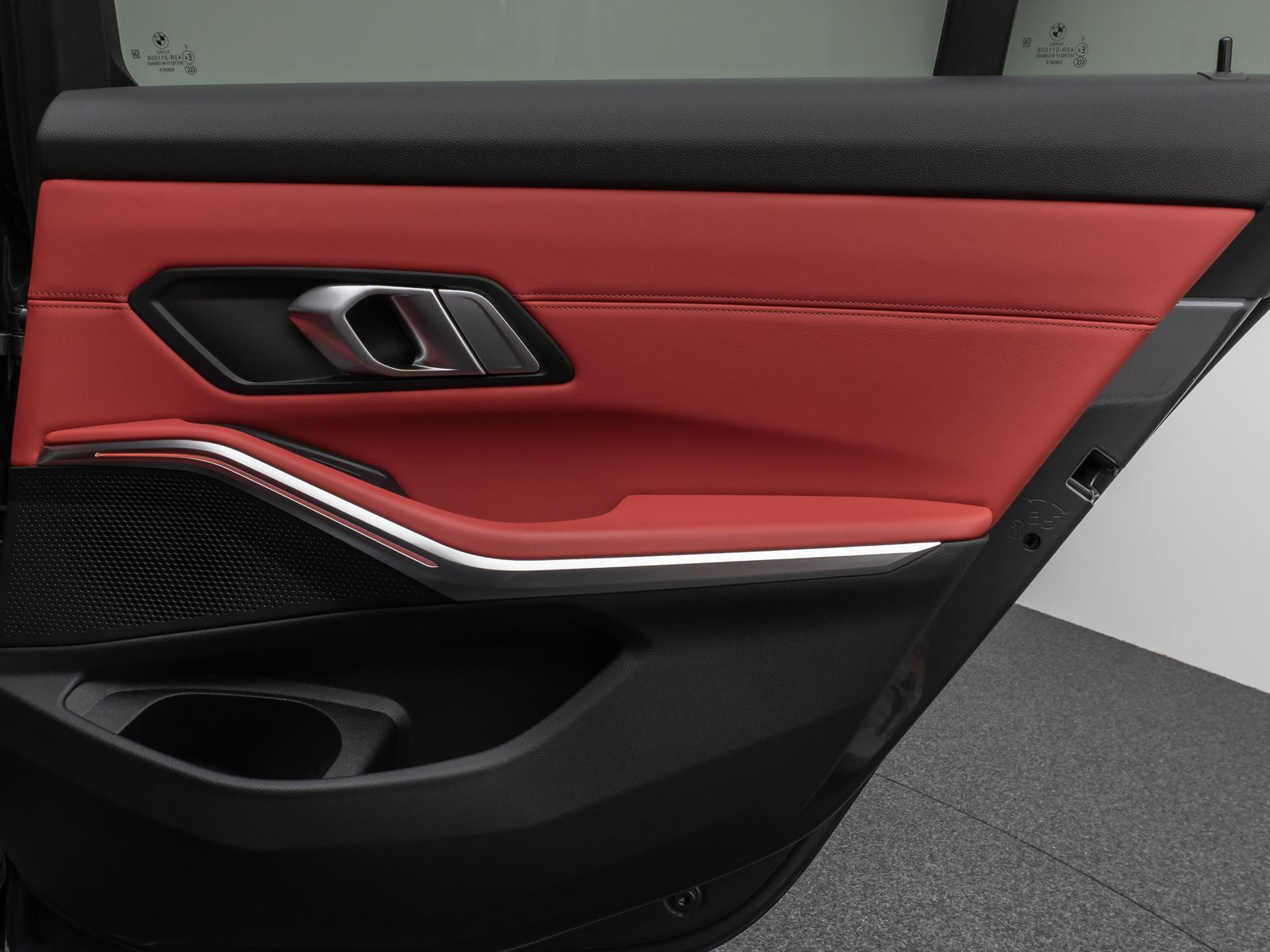 Fahrzeugabbildung BMW 330i xD SportLine Laser DAB HiFi PDC AHK Komfort