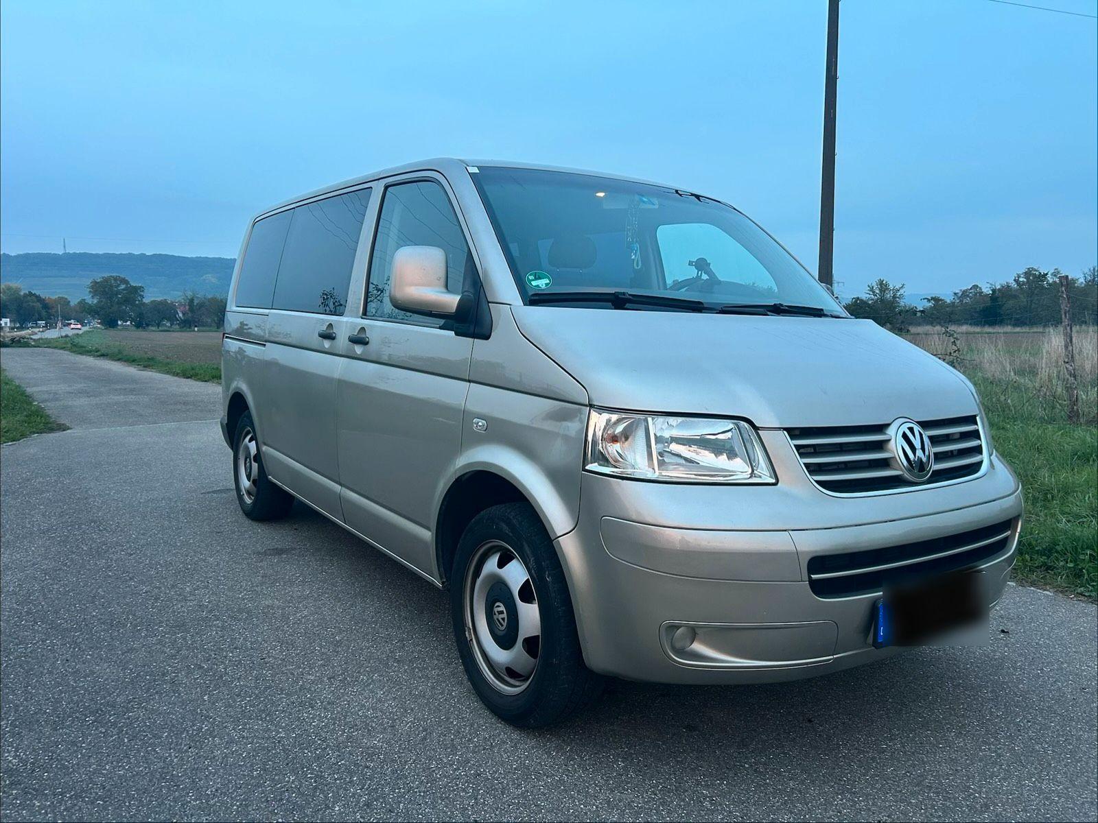 Volkswagen Transporter 2006 — rear view