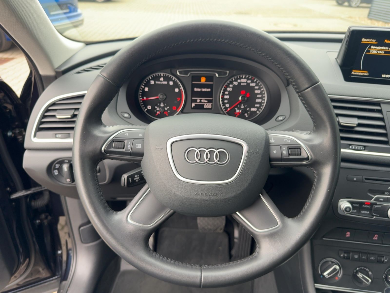 Fahrzeugabbildung Audi Q3 2.0 TFSI quattro Alu XenonPlus APS Sitzh.