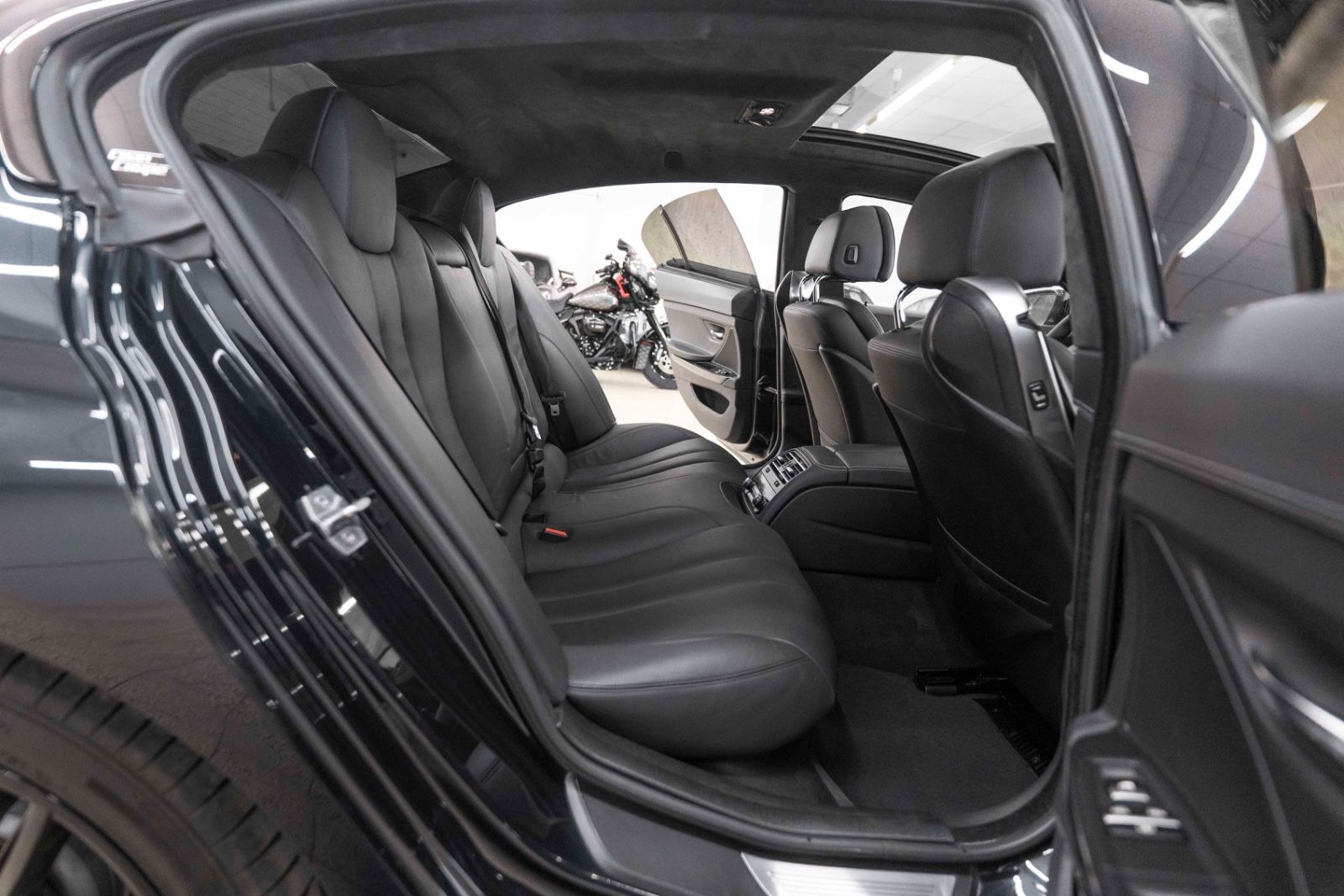 Fahrzeugabbildung BMW 640i xDrive GC M-SPORTPAKET HUD LED H&K