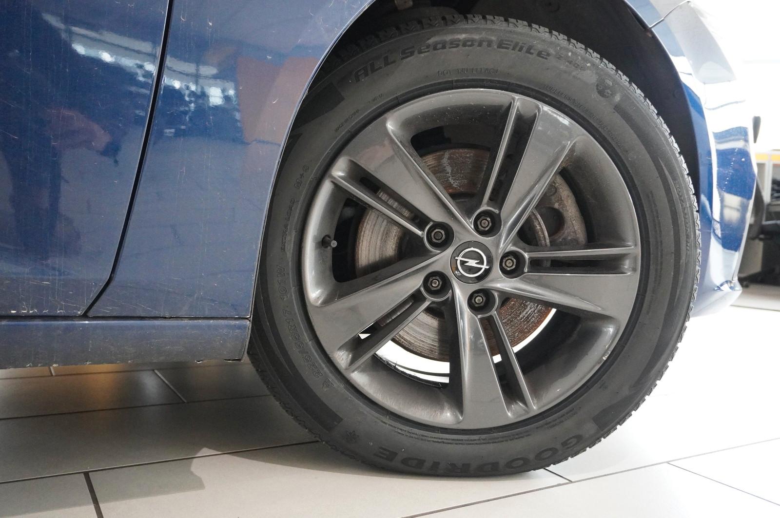 Opel Insignia B ST 2.0D ELEGANCE LED/NAVI/SHZ/LHZ/PDC