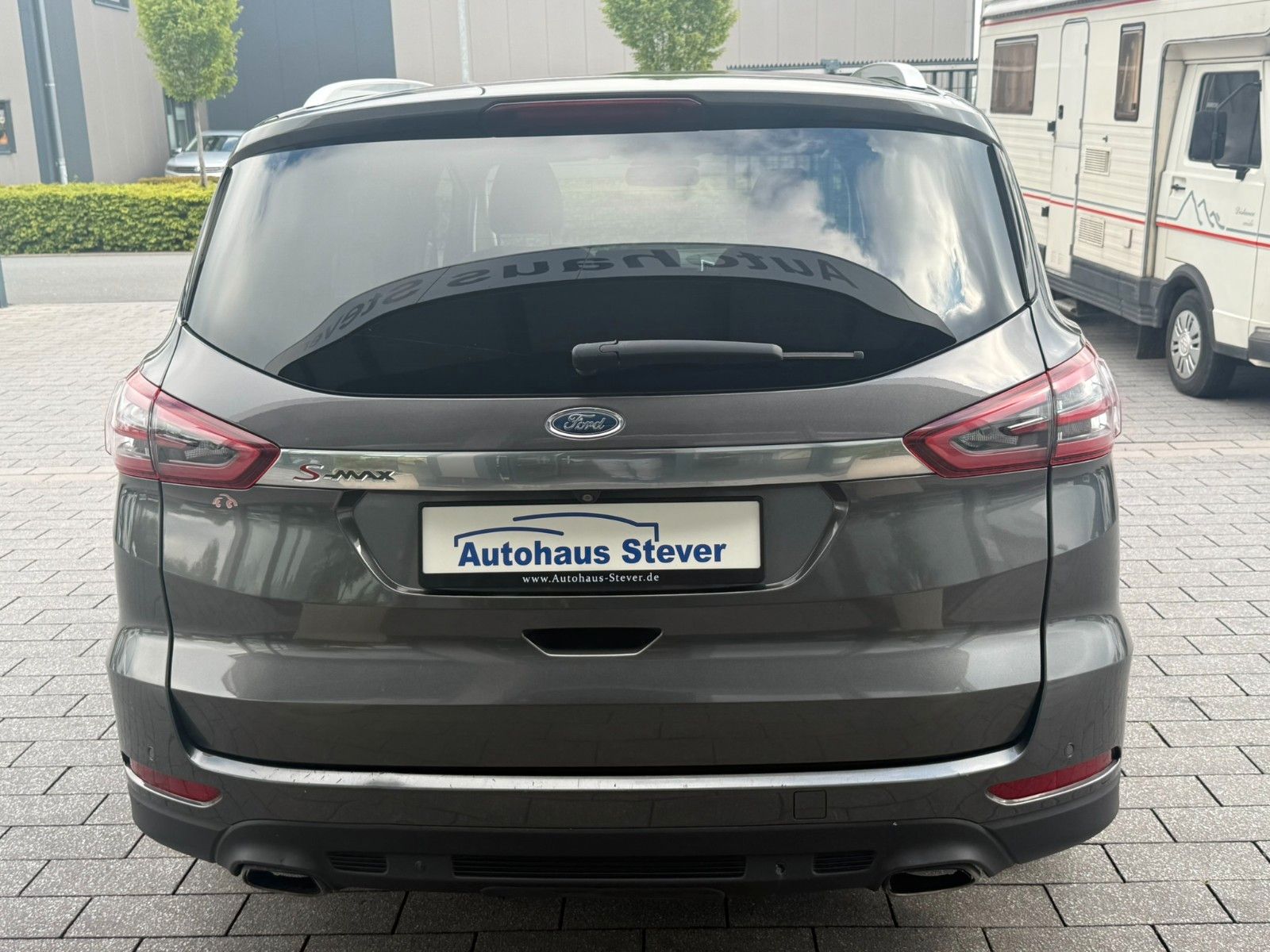 Fahrzeugabbildung Ford S-MAX Titanium 7 Sitzplätze