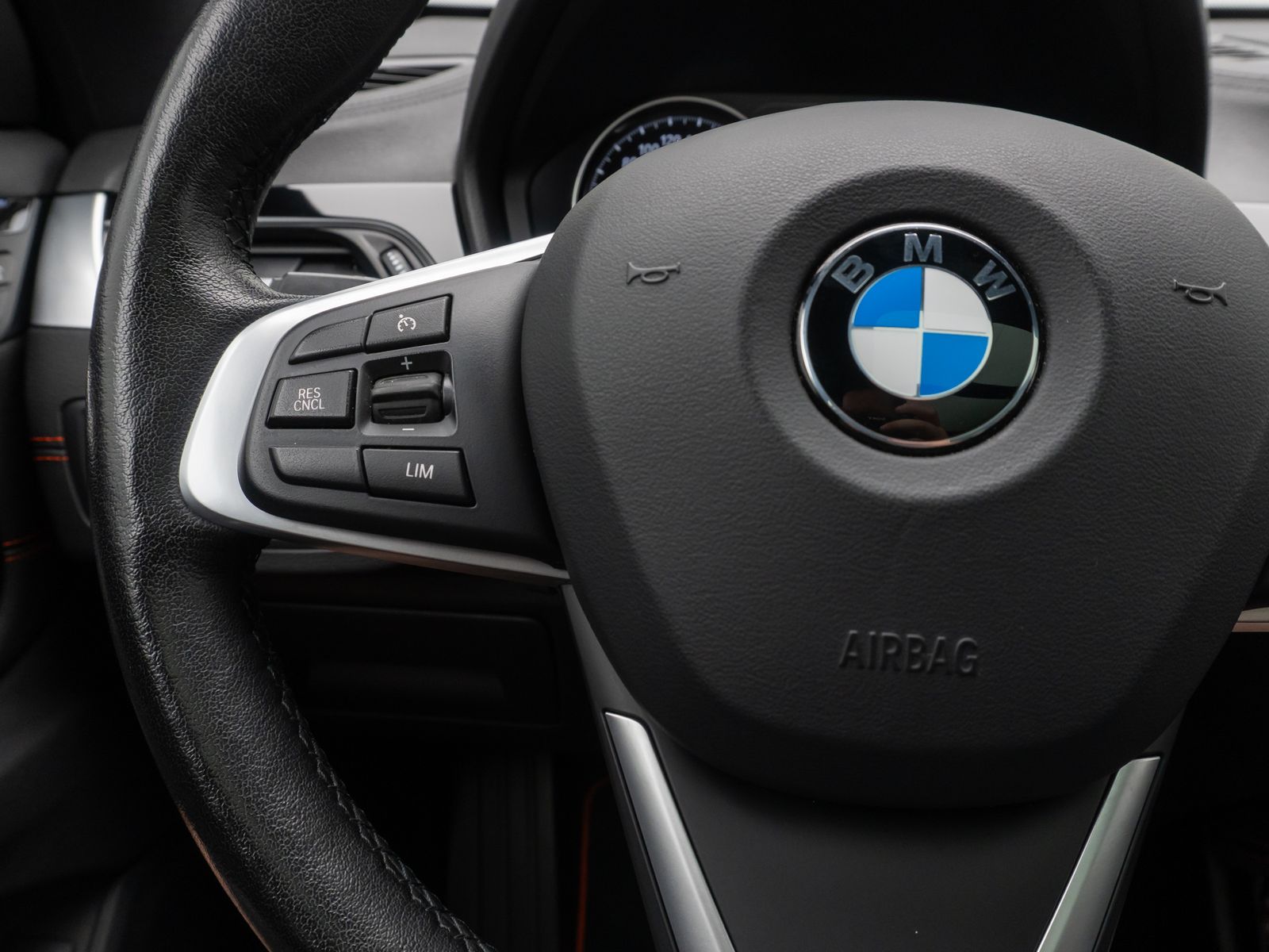 Fahrzeugabbildung BMW X1 xD20i Sport Line Panorama Parkassist DAB HiFi