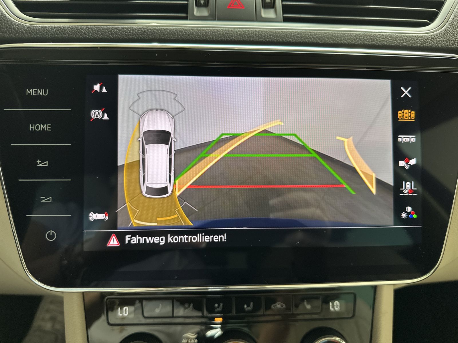 Fahrzeugabbildung SKODA Superb Combi L&K NAV+MATRIX+ACC+PANO+CANTON+DCC