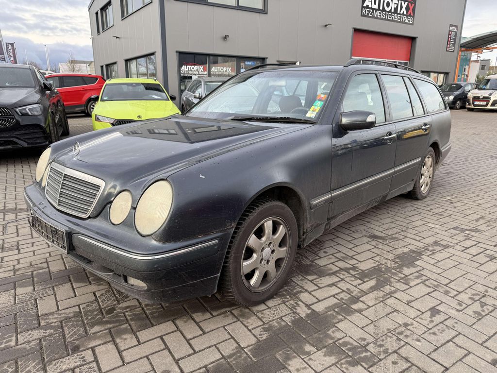 Mercedes-Benz E 240